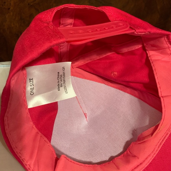 Red 'Queen' Cap with Rhinestones - Picture 4 of 4